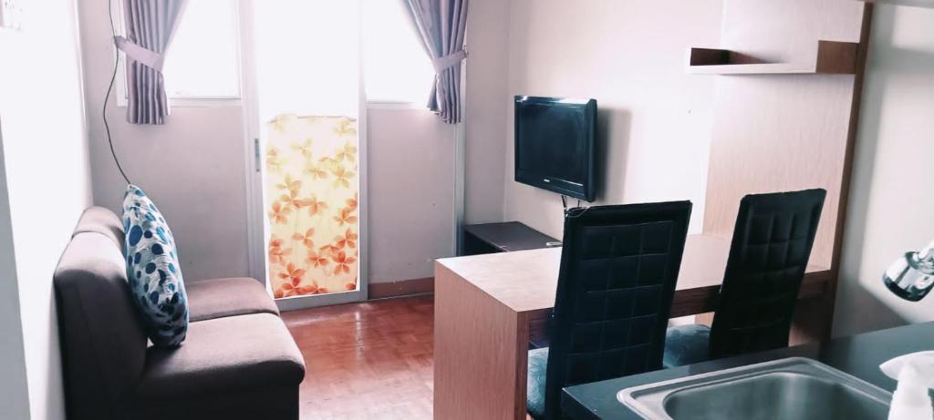 Affordable rooms with wifi & Netflix at sentra timur resindence by.Rizky properti - Housity
