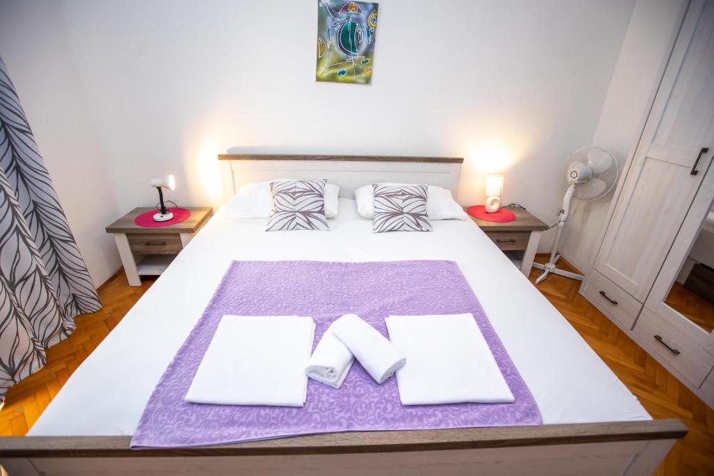 Postel nebo postele na pokoji v ubytování Apartments Skeva