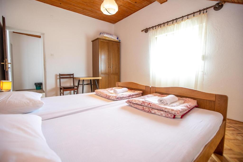 Postel nebo postele na pokoji v ubytování Apartments Skeva