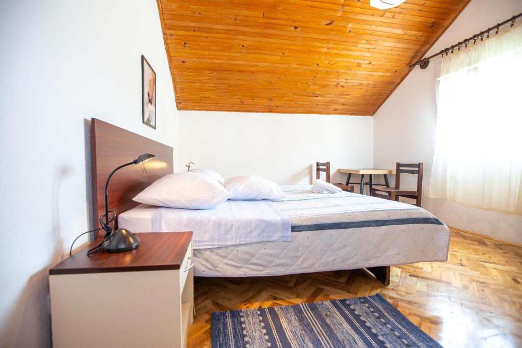Postel nebo postele na pokoji v ubytování Apartments Skeva