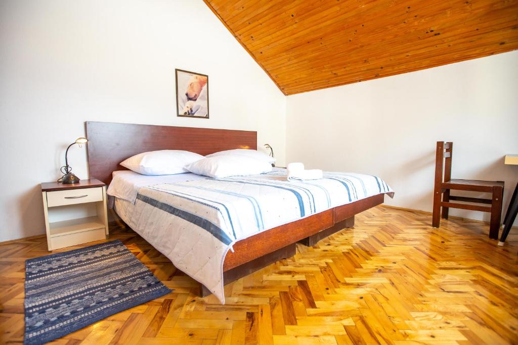 Postel nebo postele na pokoji v ubytování Apartments Skeva