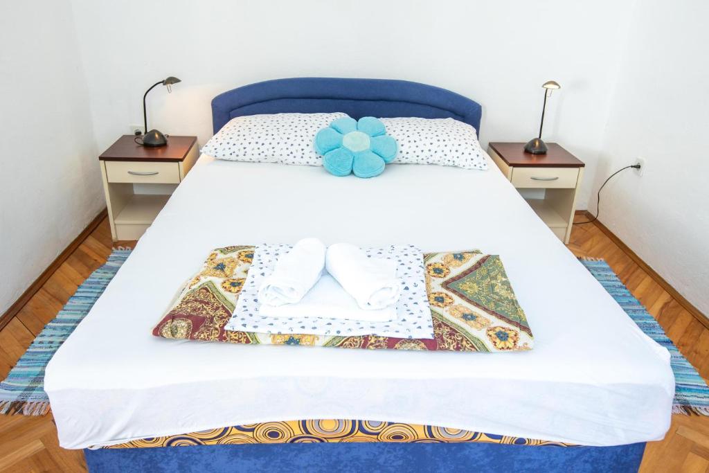 Postel nebo postele na pokoji v ubytování Apartments Skeva