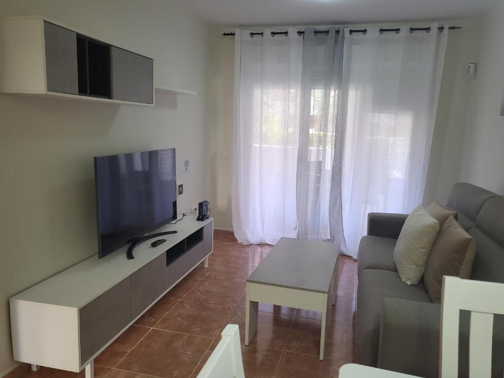 Fotografia z galérie ubytovania Bajo precioso en primera línea de Vera-Playa con piscina privada y terraza! v destinácii Vera