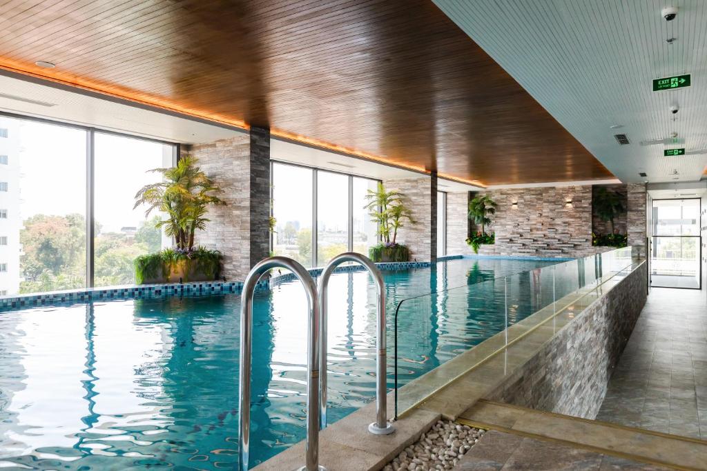 Five-Star West Lake Hotel