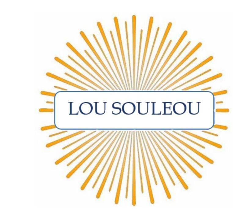 Um sinal que diz "lou soulérov" com um raio de sol. em LOU SOULEOU em La Ciotat