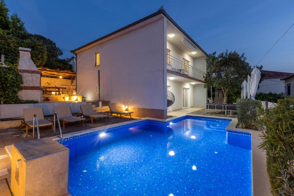 Villa Ines with Pool by the beach