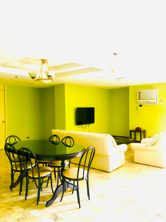 TV a/nebo společenská místnost v ubytování Benson Hotel San Juan CIty