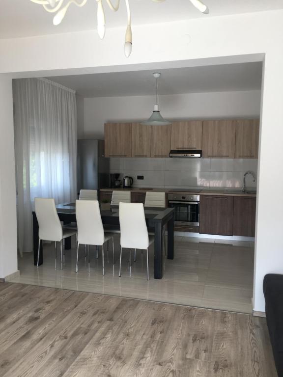 Kuchyň nebo kuchyňský kout v ubytování Apartman Noemi