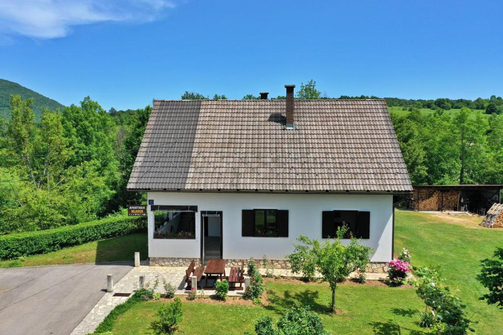 Budova, v ktorej sa apartmán nachádza