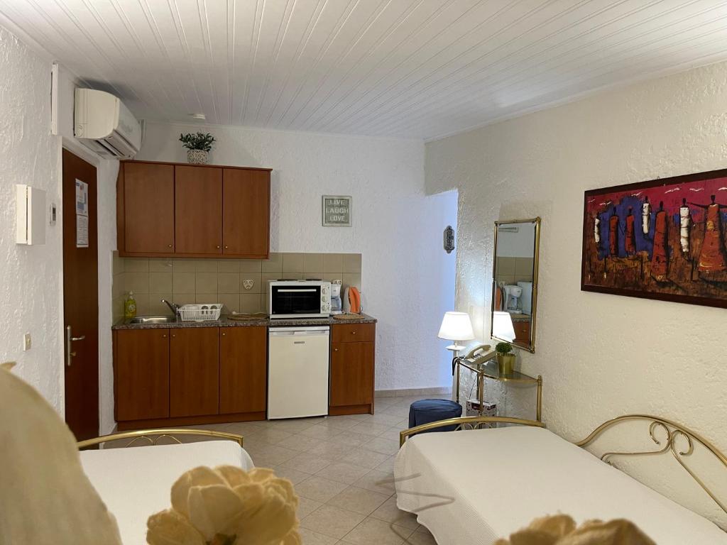 Kuchyňa alebo kuchynka v ubytovaní Kommeno Bay Apartments