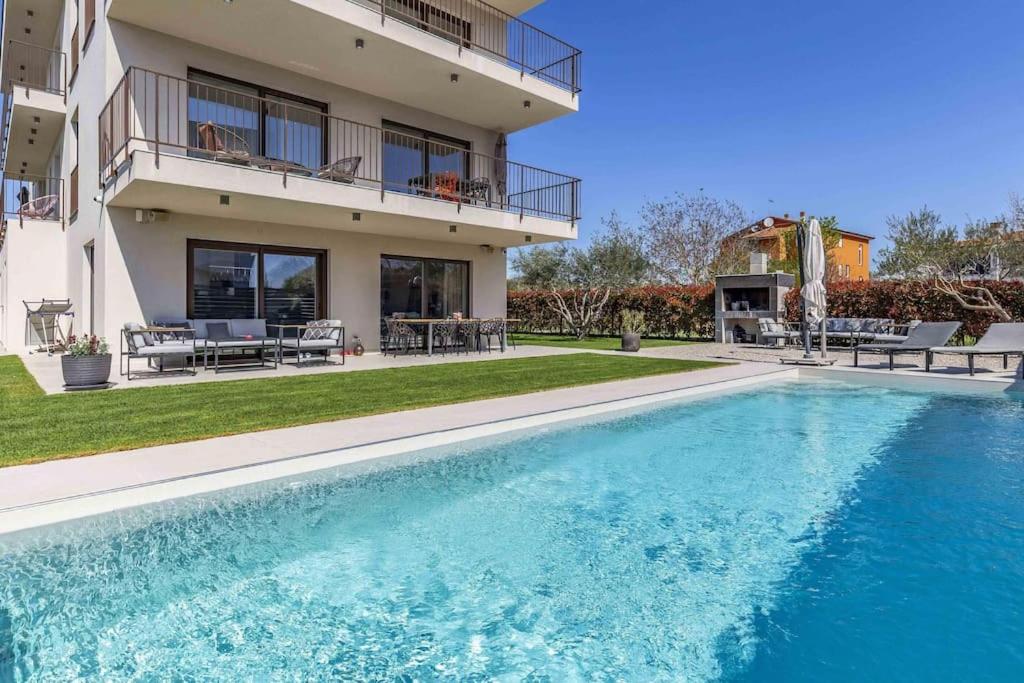 Swimmingpoolen hos eller tæt på AP Caci mit Pool - istriensonne 0712-0737