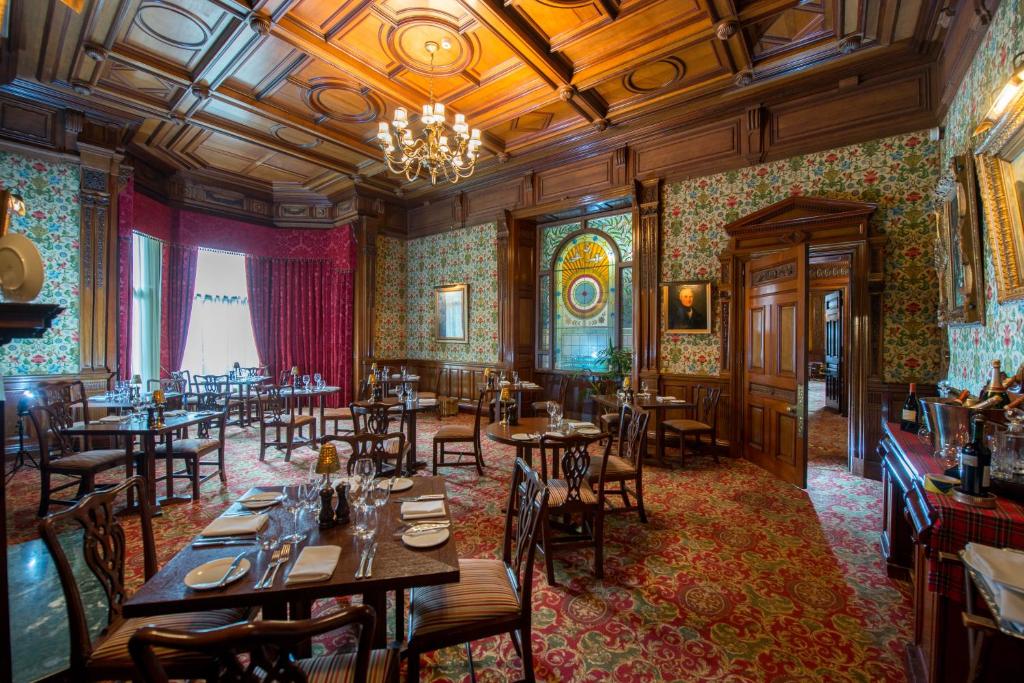 Macdonald Norwood Hall Hotel - Resim 8