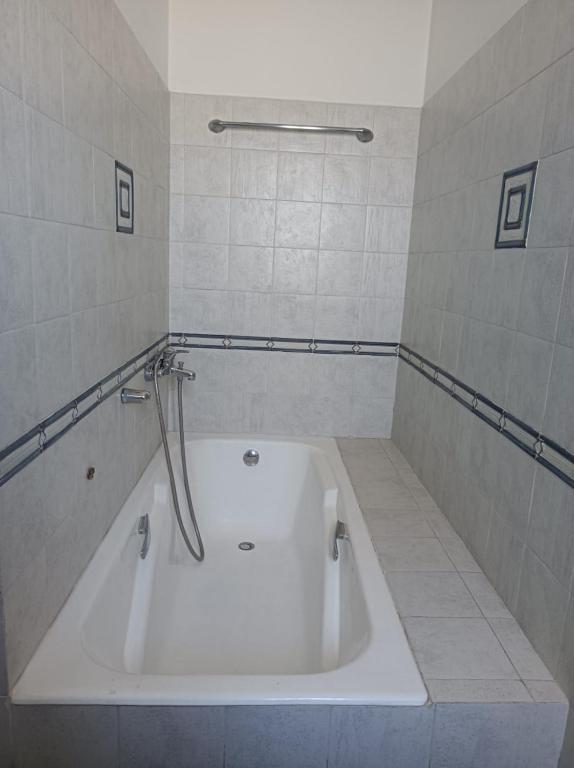 Lovely large summer apartment next to Lungomare - Image 8