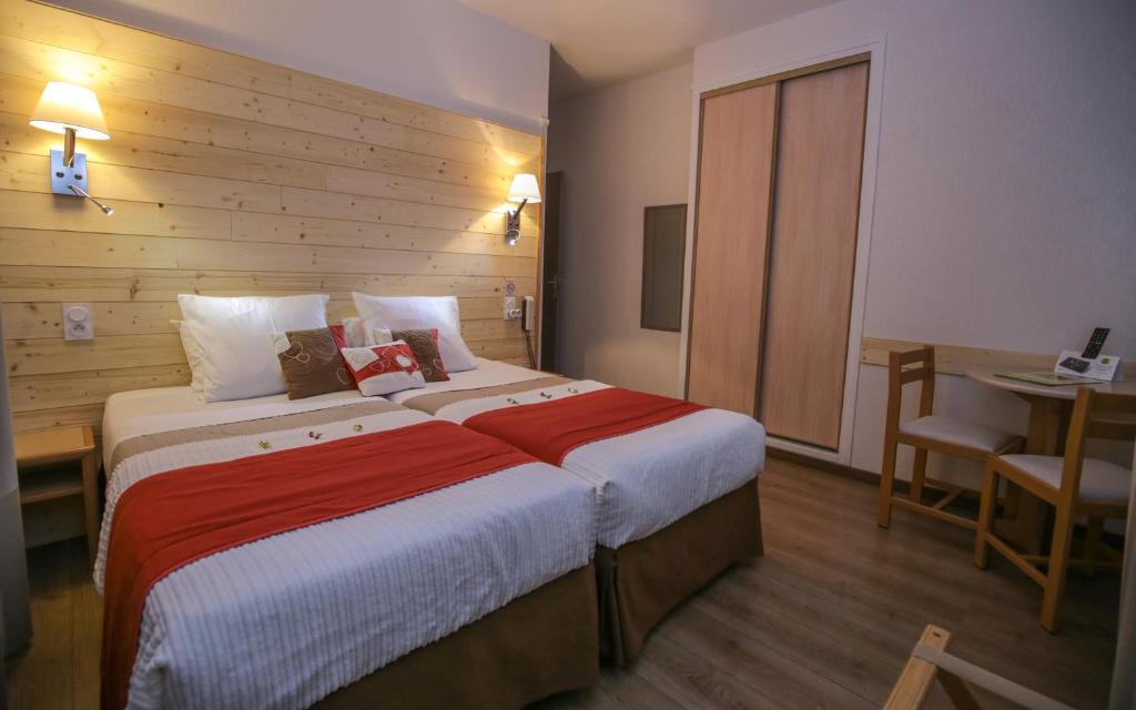 Postel nebo postele na pokoji v ubytování Hôtel Aurélia