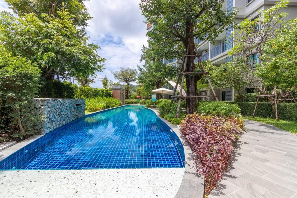 Bazén v ubytování Title Naiyang residence Excellent location with pool view nebo v jeho okolí