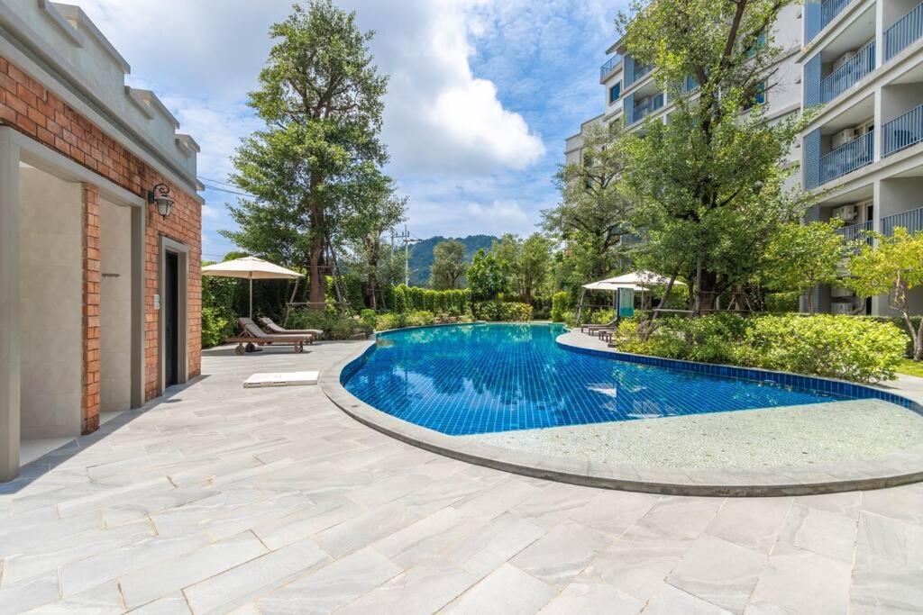 Bazén v ubytování Title Naiyang residence Excellent location with pool view nebo v jeho okolí