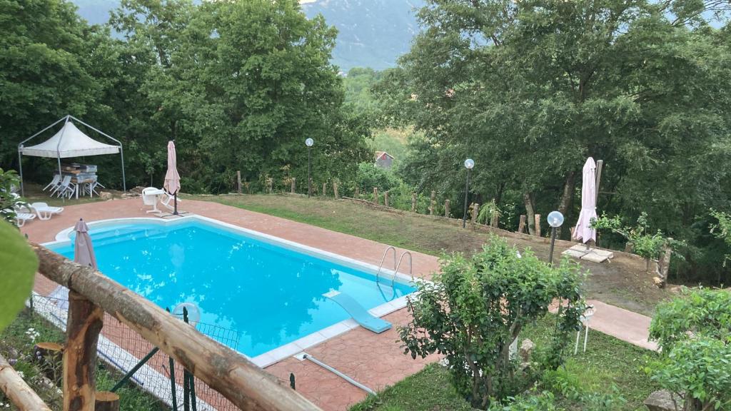 Basen w obiekcie Villa Gioia relax immersi nel verde lub w pobliżu