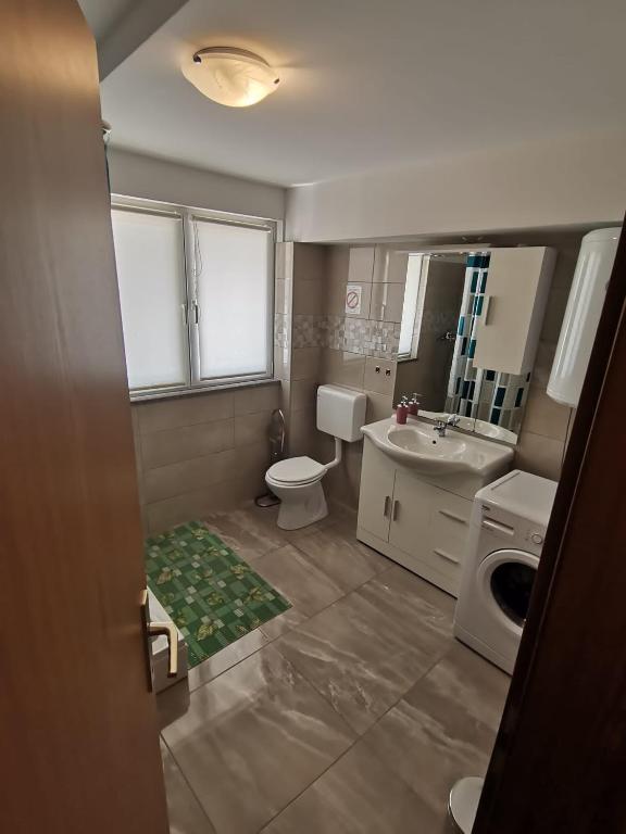 Koupelna v ubytování Trilj Apartman Jurika