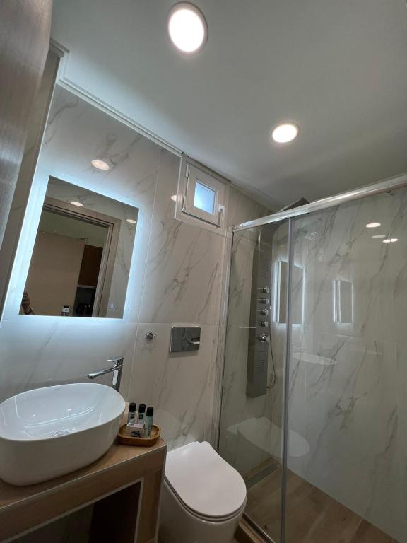 Wide Blue Luxury Boutique Suites - 14