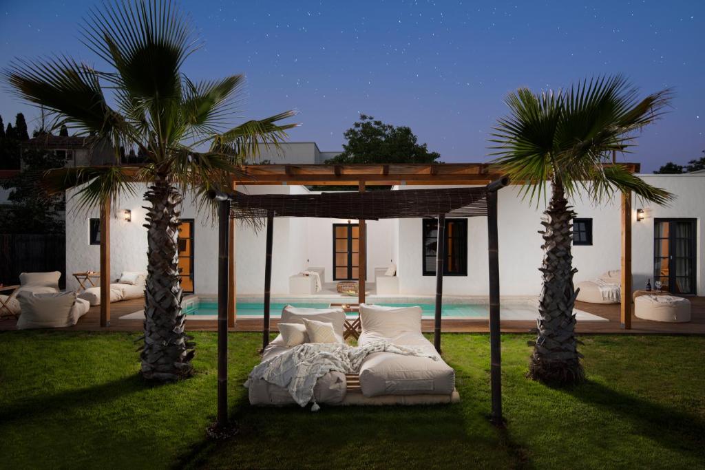 Basen w obiekcie Andresita`s Palace State-of-the-art Tropical Villa lub w pobliżu