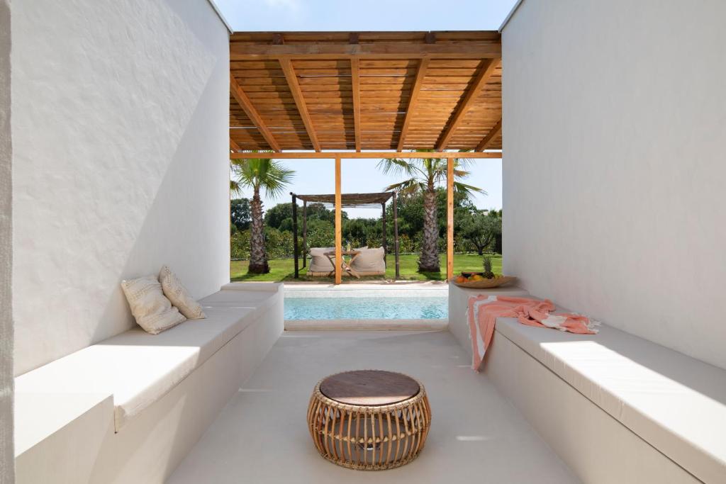 Basen w obiekcie Andresita`s Palace State-of-the-art Tropical Villa lub w pobliżu
