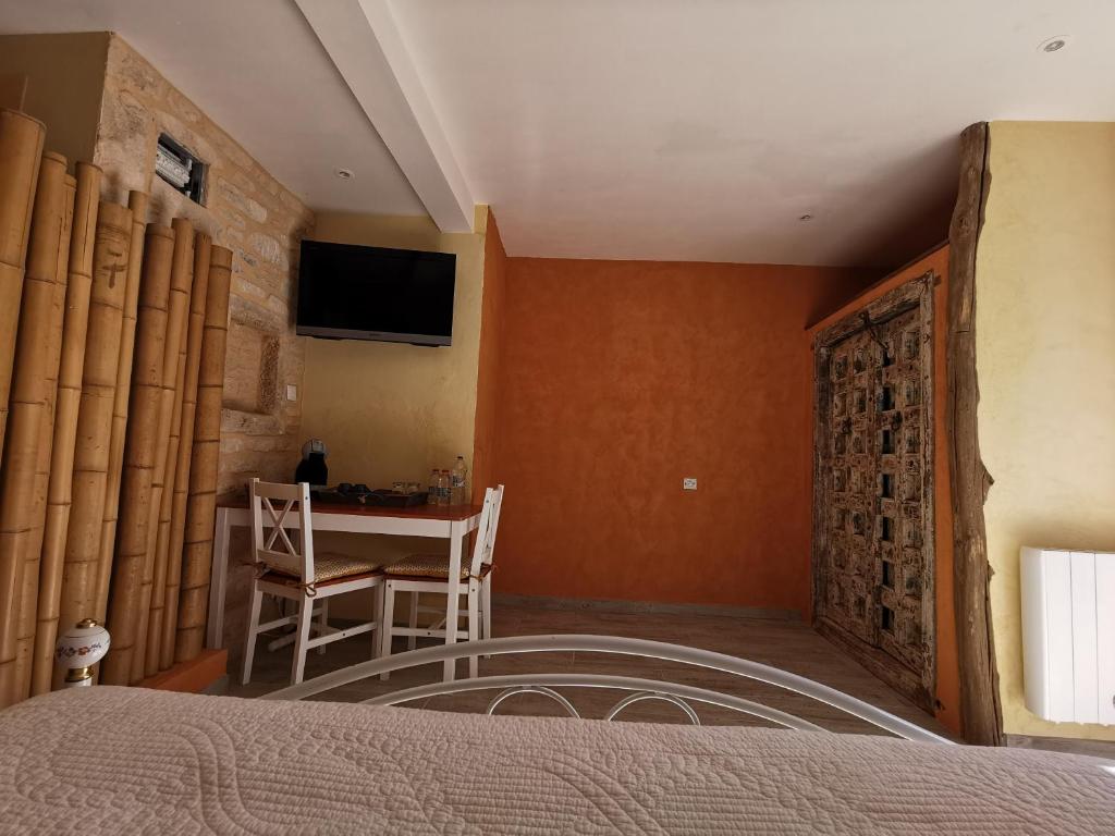 Aux fontaines d'Eyvigues - Double Room With Garden View