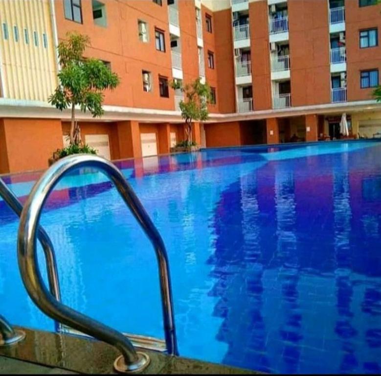 Фотография из галереи OYO 91338 Apartment Bekasi Town Square в городе Бекаси