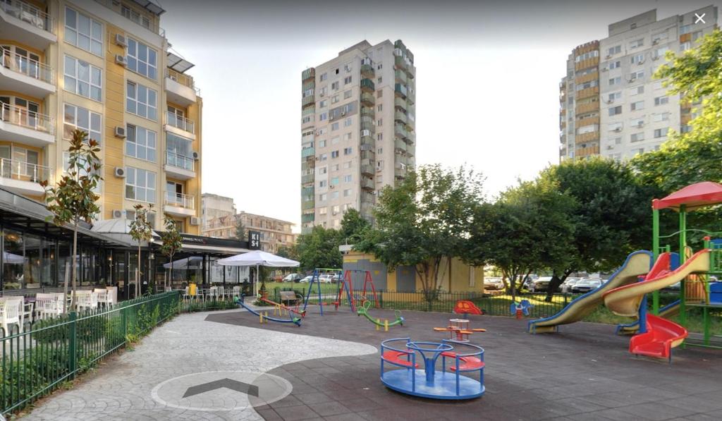 Herní místnost nebo prostor pro děti v ubytování Bright apartment for 5 guests with free parking