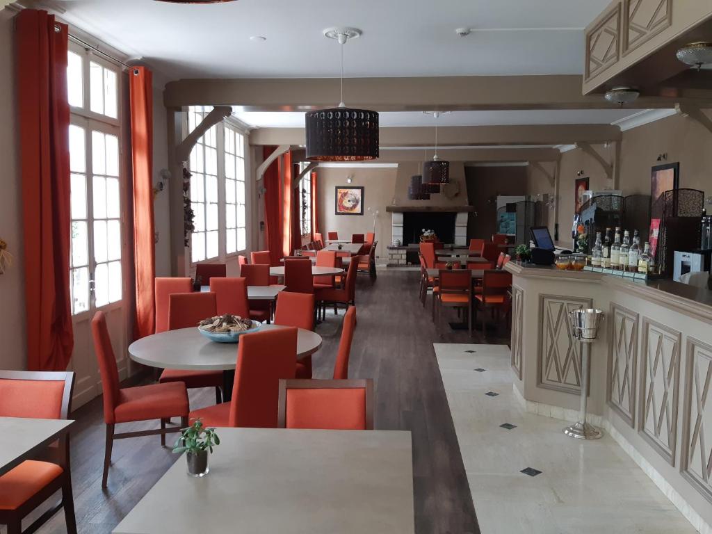 Nápoje v ubytovaní Logis Hôtel Restaurant Le Parc