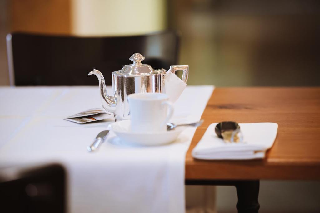 Příslušenství pro přípravu čaje a kávy v ubytování Boutique Hotel Balm