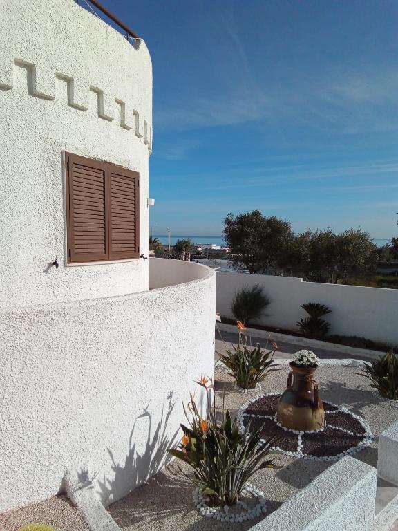 a building with a window on the side of it at Villa Anna Maria in Polignano a Mare
