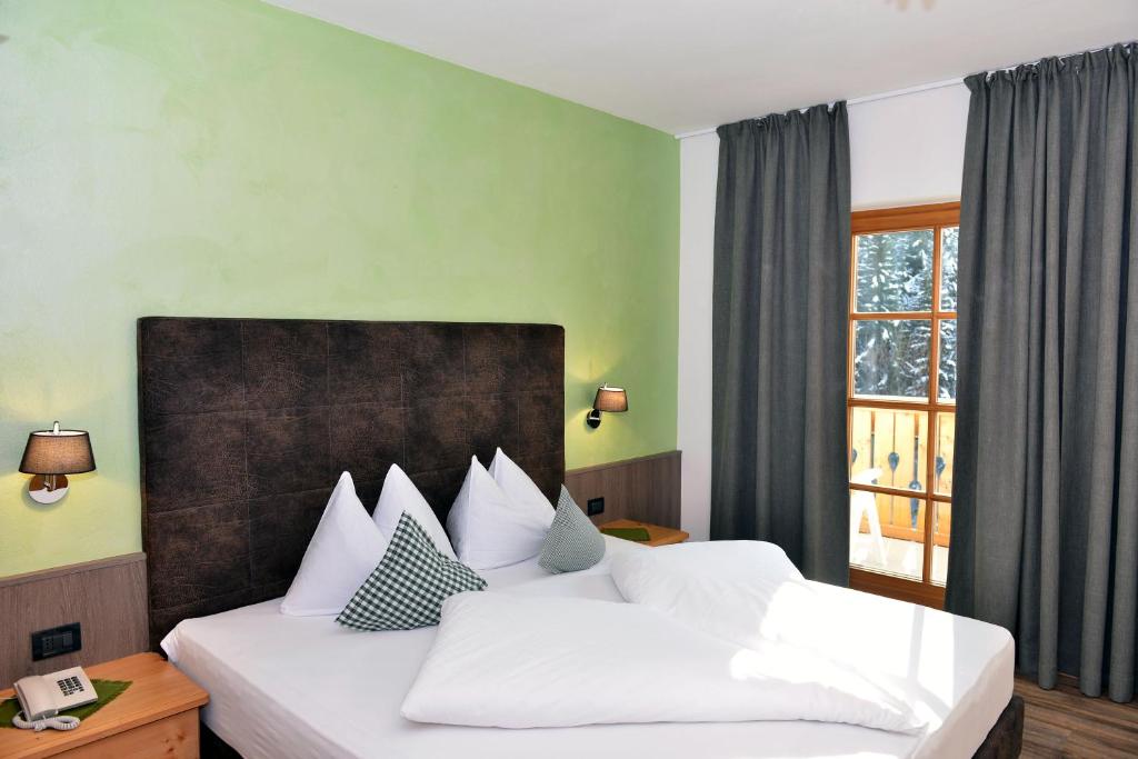 Postel nebo postele na pokoji v ubytování Hotel Rosengarten