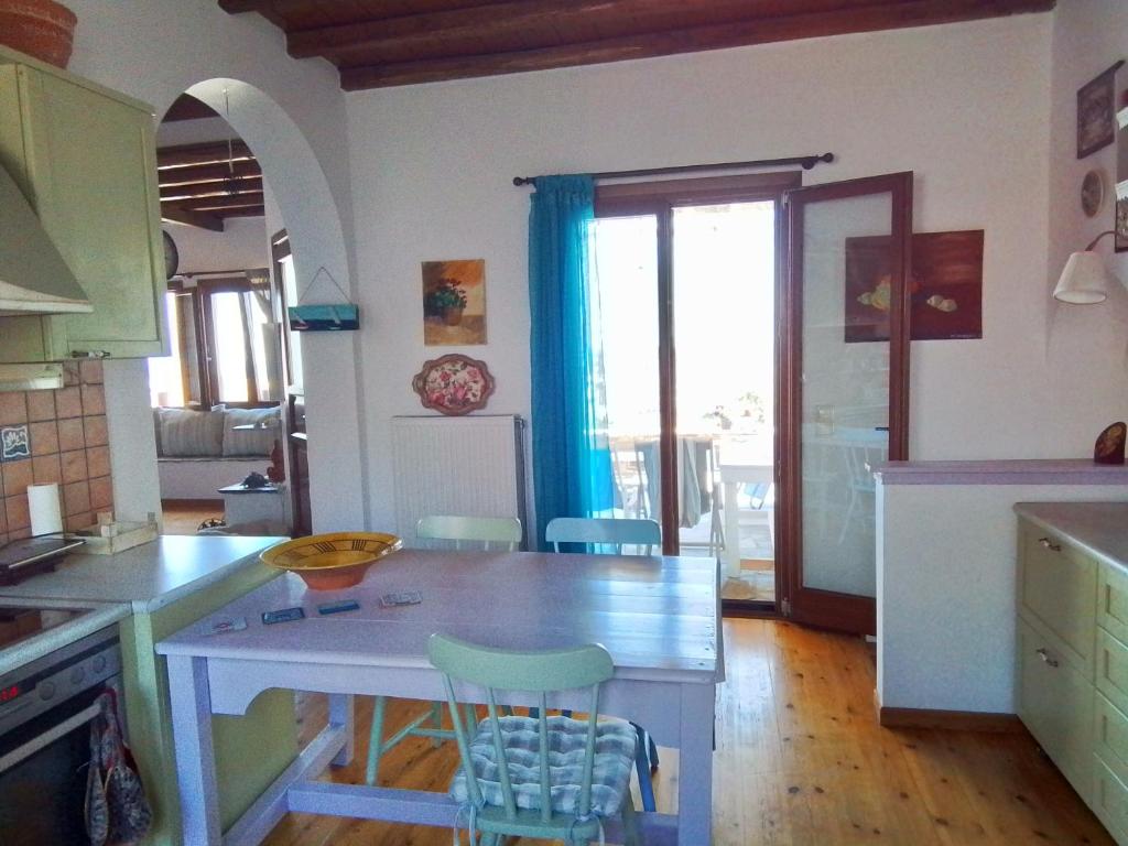 Kuchyň nebo kuchyňský kout v ubytování Cycladic House