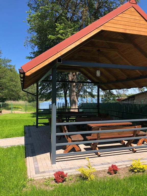 Vonkajšia záhrada v ubytovaní Apartament Rybical - POKOJE