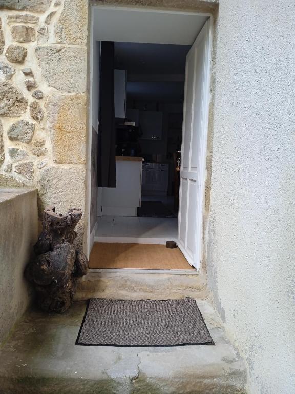 Fotografie z fotogalerie ubytování AUBENAS, VALS LES BAINS, LABEGUDE, Maison de vacances Bensylv' entière privatif de 130 M2 4 lits 3 chambres pour 4 adultes et 2 enfants v destinaci Labégude