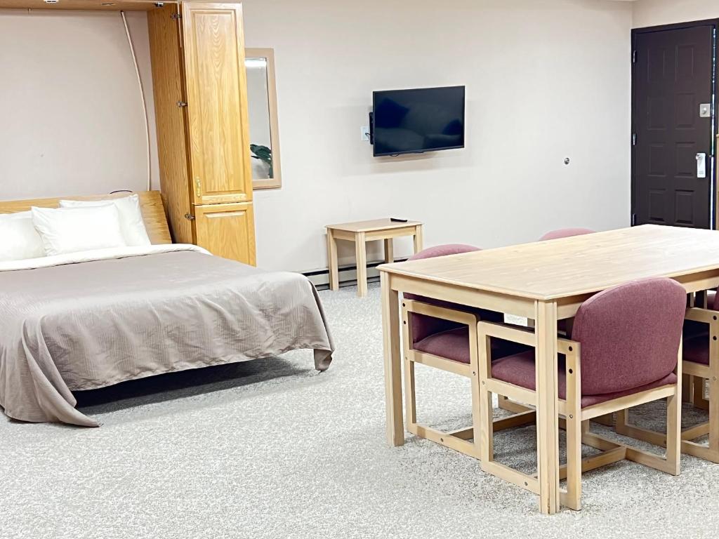Viking Arms Inn - Ludington photo