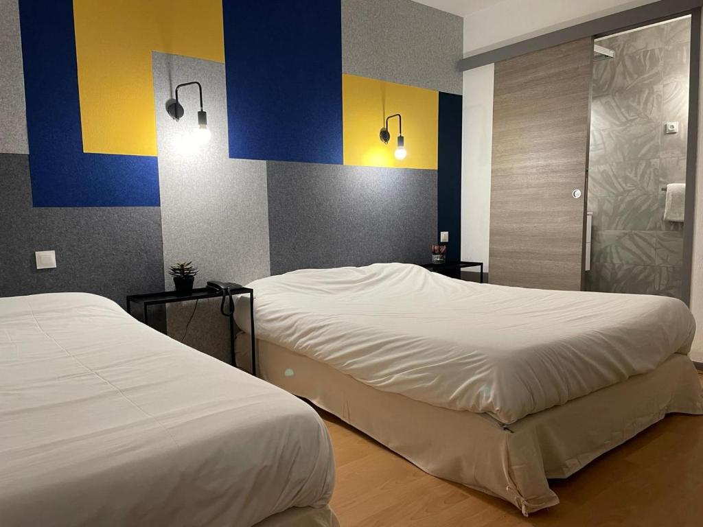Postel nebo postele na pokoji v ubytování Hôtel le Thurot