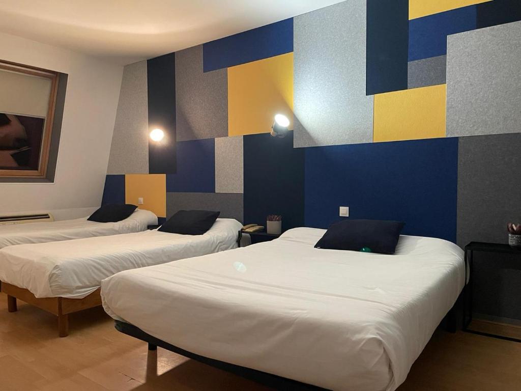 Postel nebo postele na pokoji v ubytování Hôtel le Thurot