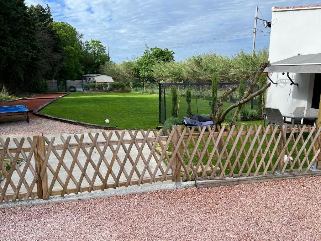 a wooden fence in front of a yard at Charmant logement avec jacuzzi in Salon-de-Provence