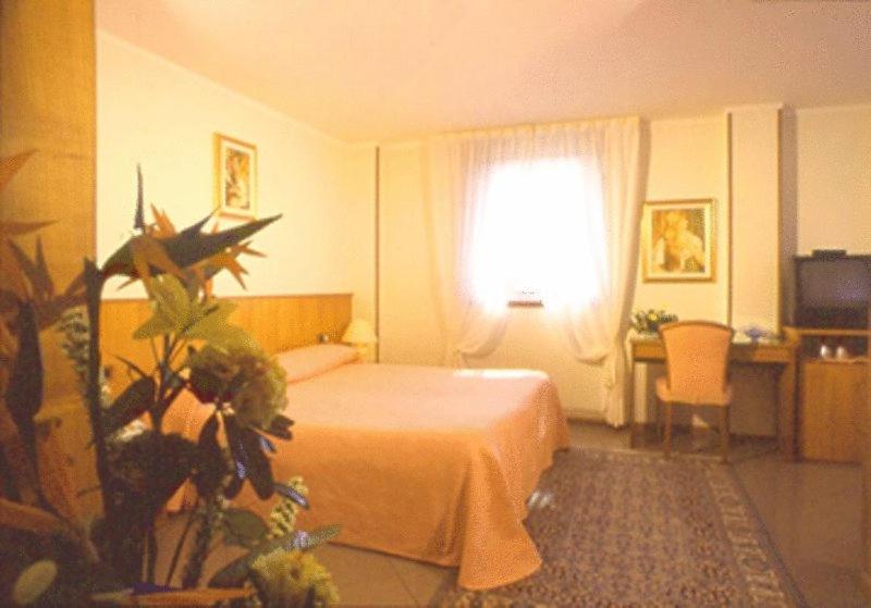 Postel nebo postele na pokoji v ubytování Hotel Willy