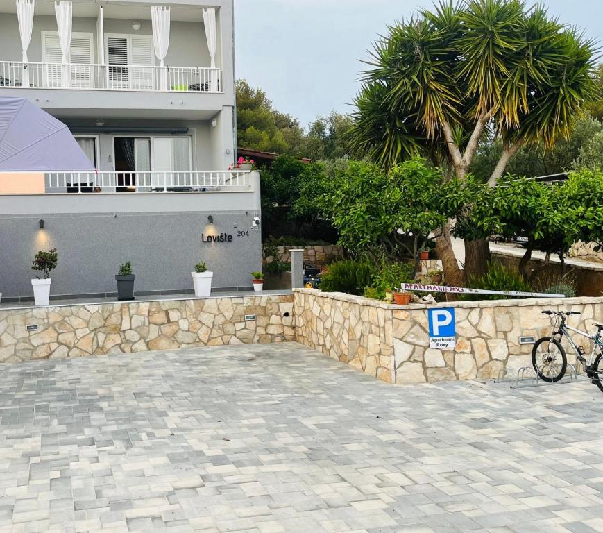 Budova, v ktorej sa apartmán nachádza