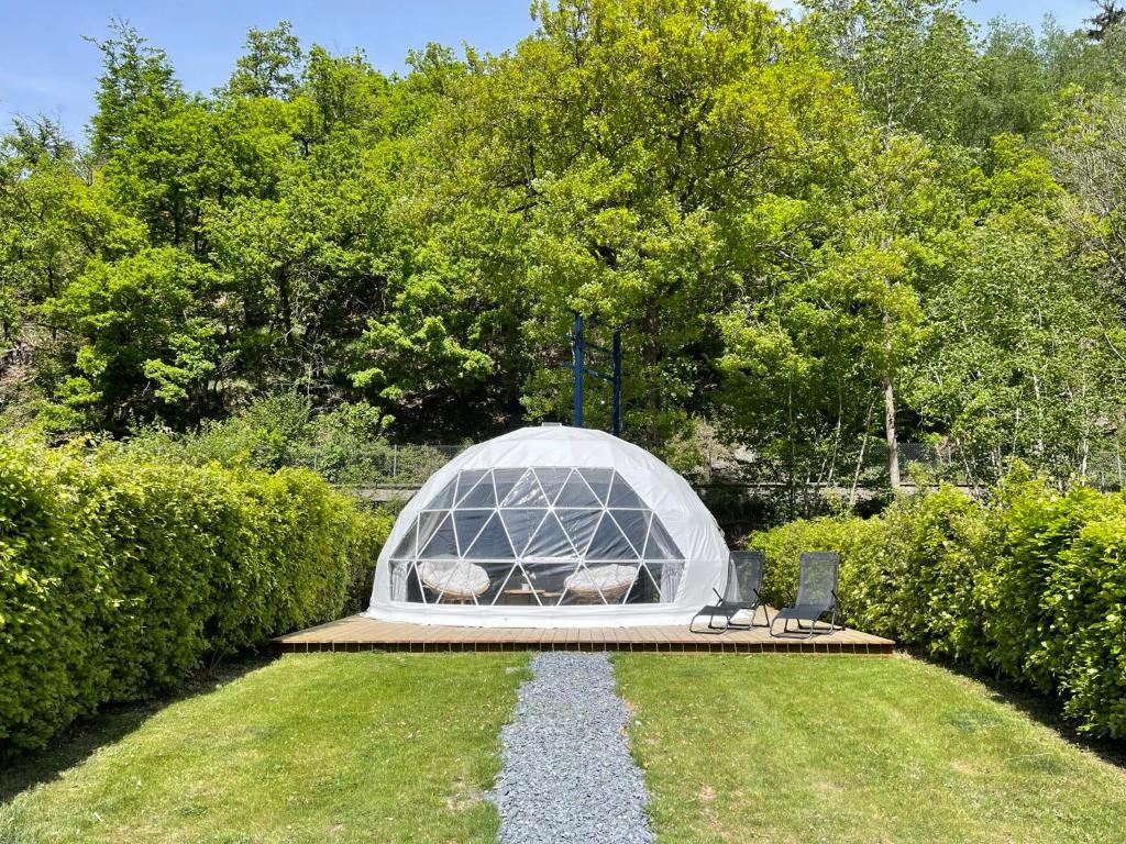 a greenhouse in the middle of a garden at ARDENNE CAMPING MABOGE in La Roche-en-Ardenne