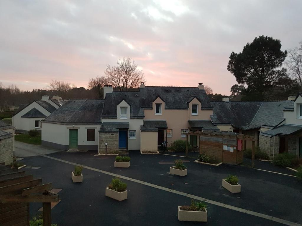 a group of houses in a parking lot at Chez Christine in Ploemel