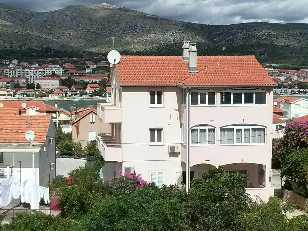 Výhľad na hory alebo výhľad na hory priamo z penziónu