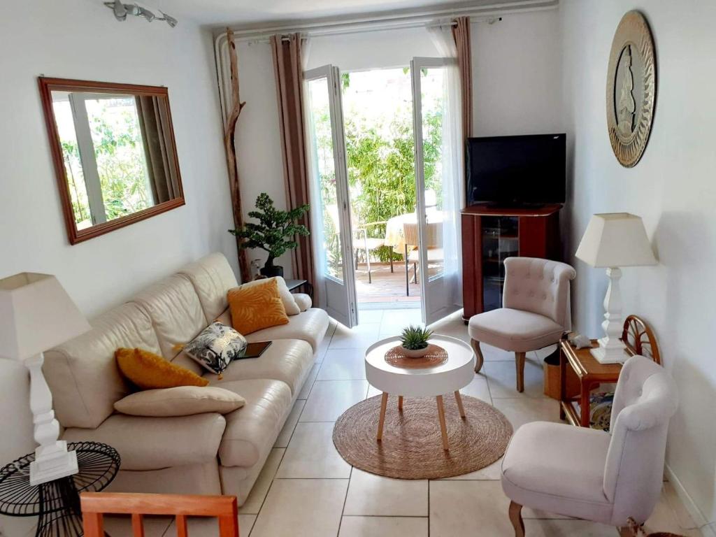Posedenie v ubytovaní Appart très cosy et confortable à Amélie les Bains