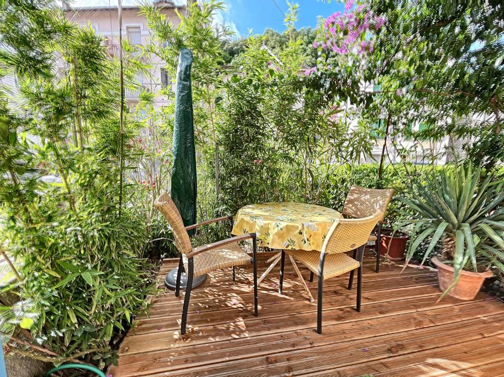 Vonkajšia záhrada v ubytovaní Appart très cosy et confortable à Amélie les Bains