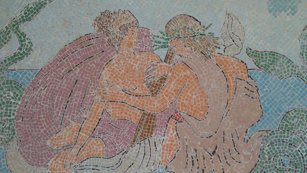 un mosaico de un hombre y dos mujeres en Villaggio "Camping Pompei", en Pompeya