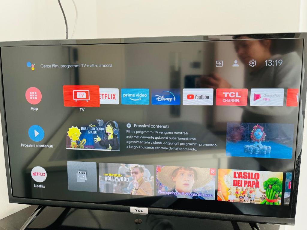 Telewizja i/lub zestaw kina domowego w obiekcie Il Gattino di Porto - apt 4 - Monolocale terrazzo piscina