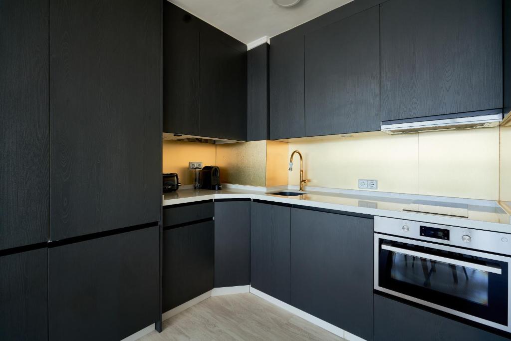 Kuchyňa alebo kuchynka v ubytovaní Luxy Beach Apartment