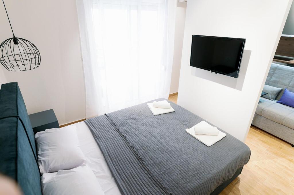 Postel nebo postele na pokoji v ubytování Stamatina's Luxury Apartment (Little Suite)